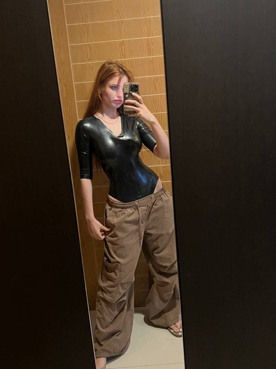 Ваша латексная шлюшка.. или госпожа?🧐 