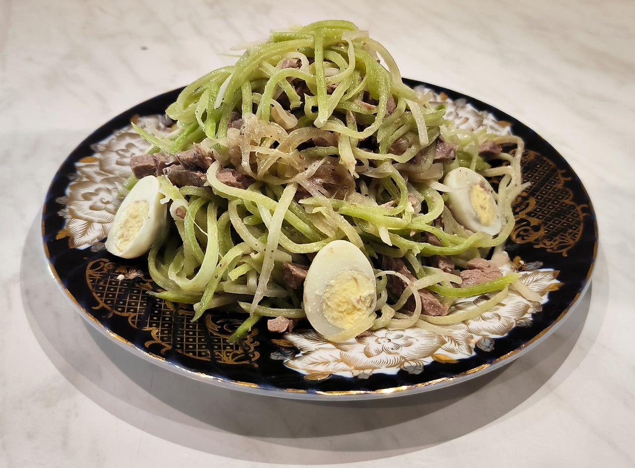 Салат из лука репчатого