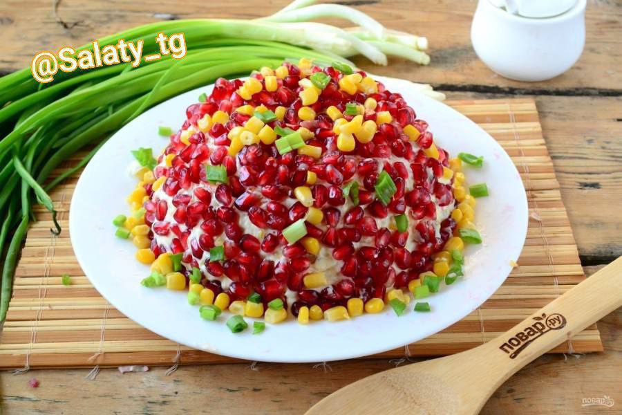 Гранатовый браслет салат. Украшение салата гранатовый браслет. Салат под шубой с гранатом. Гранатовый браслет салат. Гранатовый браслет салат из куриной грудки.