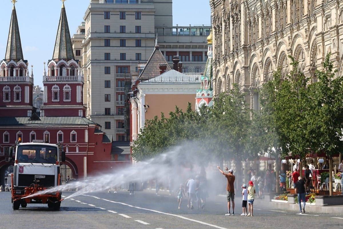 Жары больше не будет в москве. Загорают в москве. Жары больше не будет в москве. Жара в москве 2022. Аномальная жара в москве.